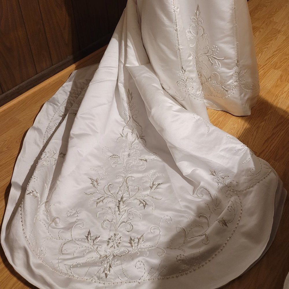 Wedding Dress David's Bridal Mary's Size S/M White - Picture 9 of 16